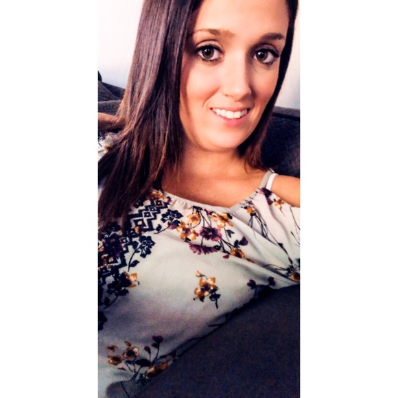 Meet your Posher, Courtney - Picture 1 of 1